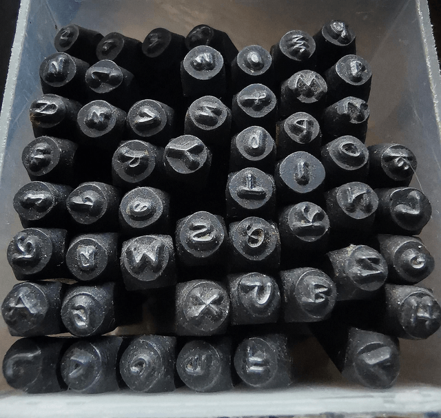 CHALKBOARD/PAPYRUS 2.5mm Uppers & Lowers